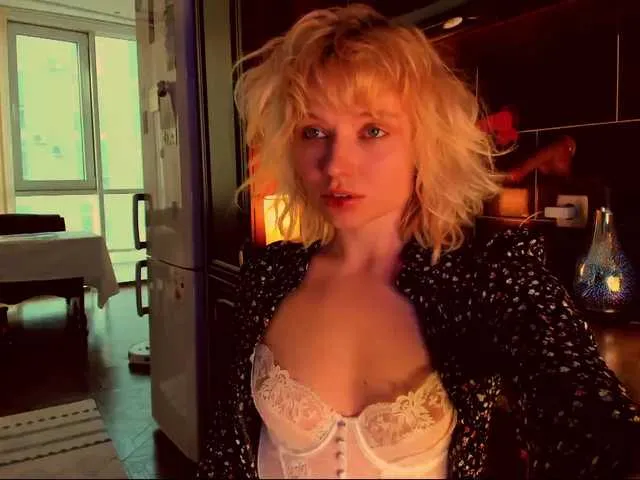 A-Huli – webcam model profile photo