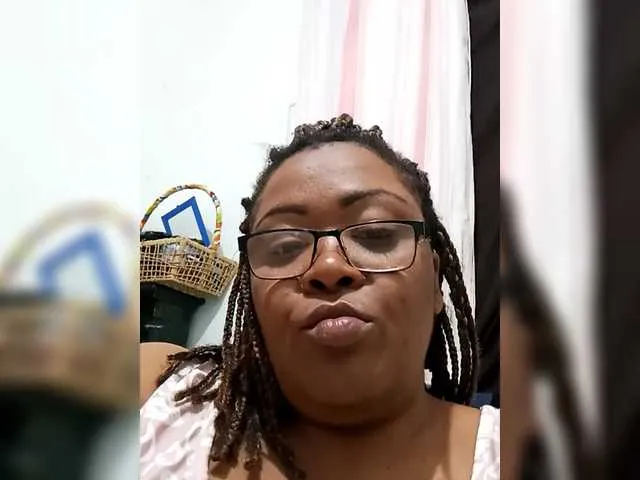 Lilith826 – webcam model profile photo