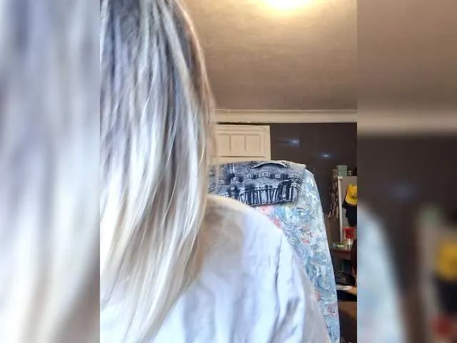 Ozalin – webcam model profile photo