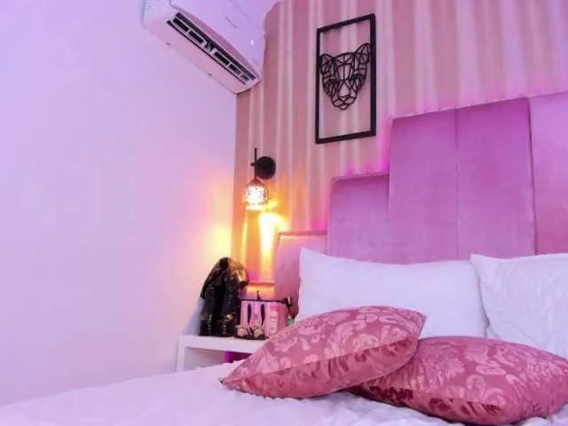 SamanthaAdelle – webcam model profile photo