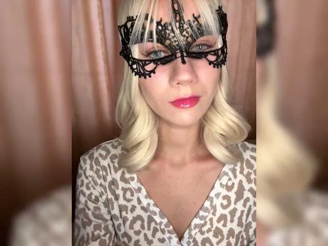 U-Moni – webcam model profile photo