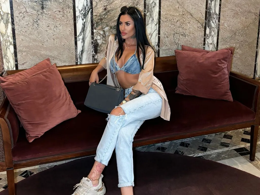 EllieKey – webcam model profile photo