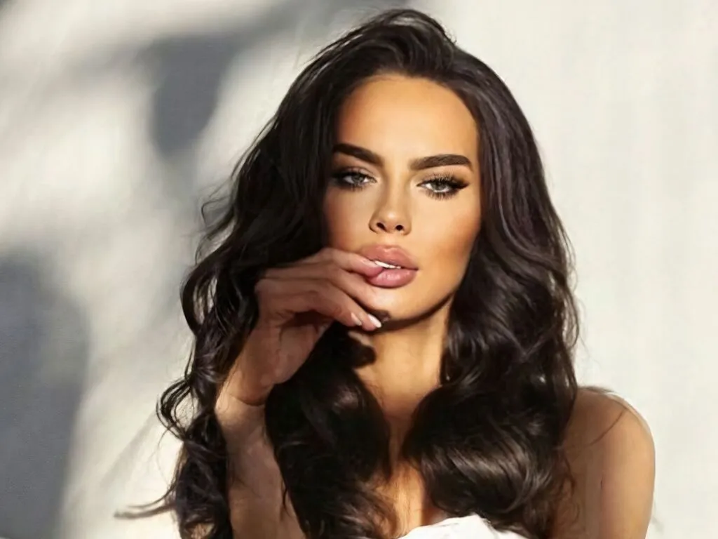 InesMoore – webcam model profile photo