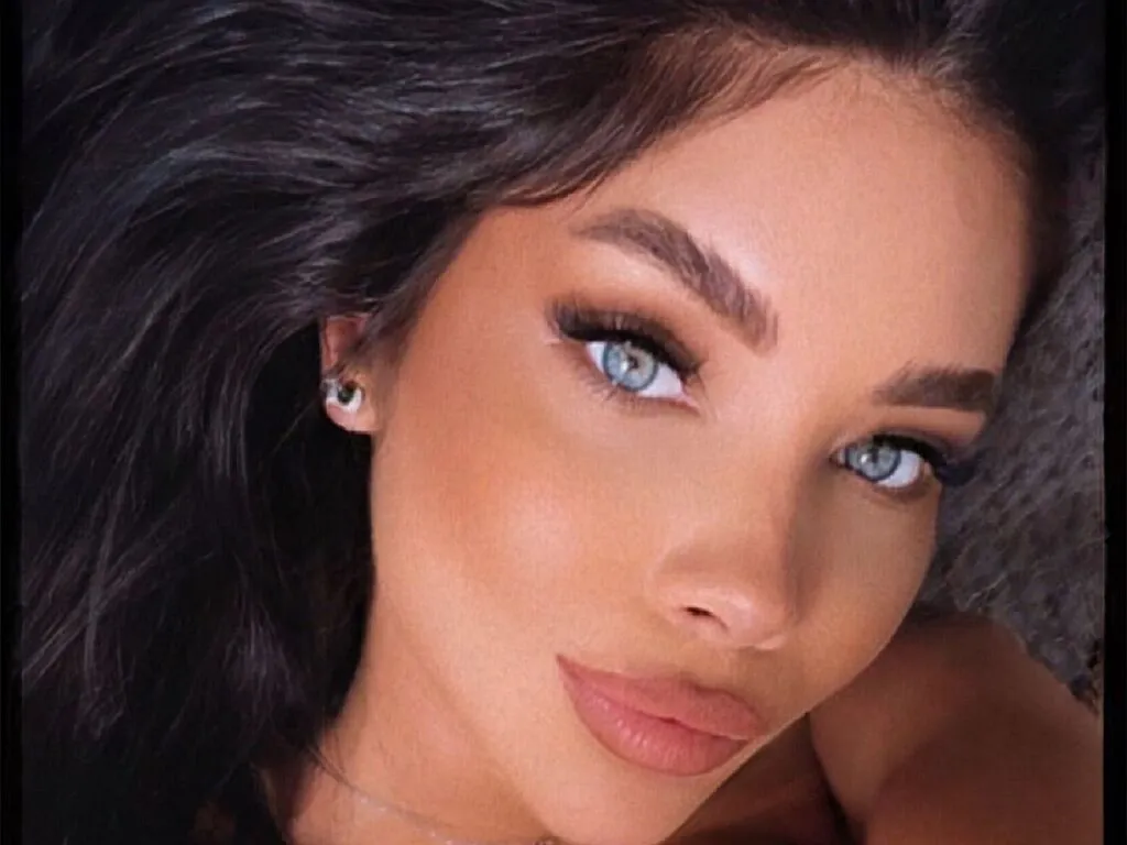 Ryva – webcam model profile photo