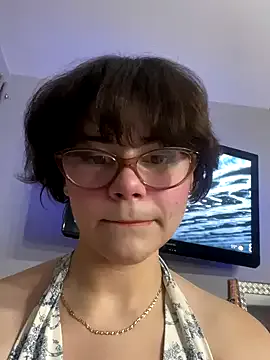 LunaMilav – webcam model profile photo